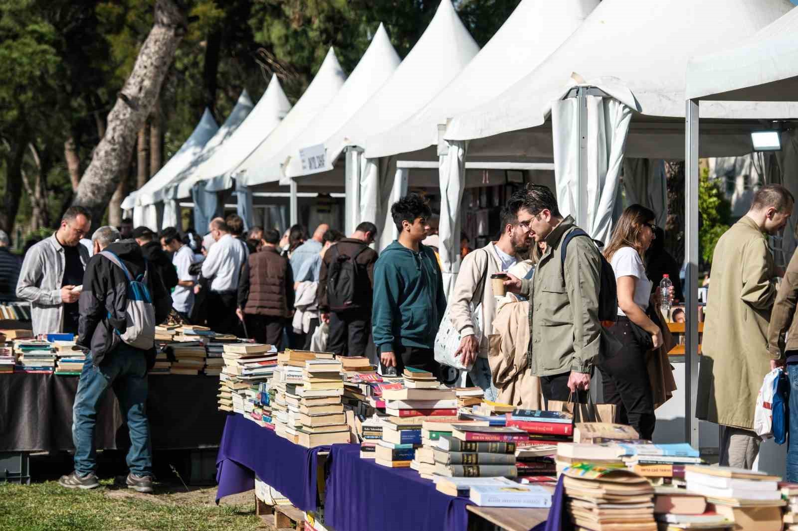 İzmirliler İZKİTAP’a akın etti 15 izmirliler izkitapa akin etti 11 VJSPiugu