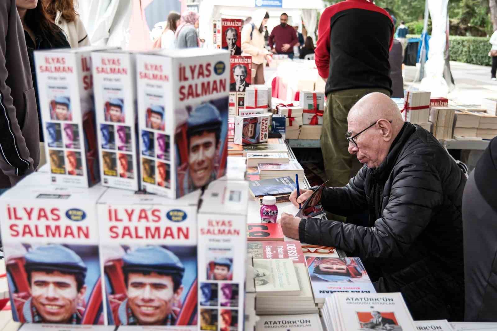 İzmirliler İZKİTAP’a akın etti 17 izmirliler izkitapa akin etti 13 guGhDrqO