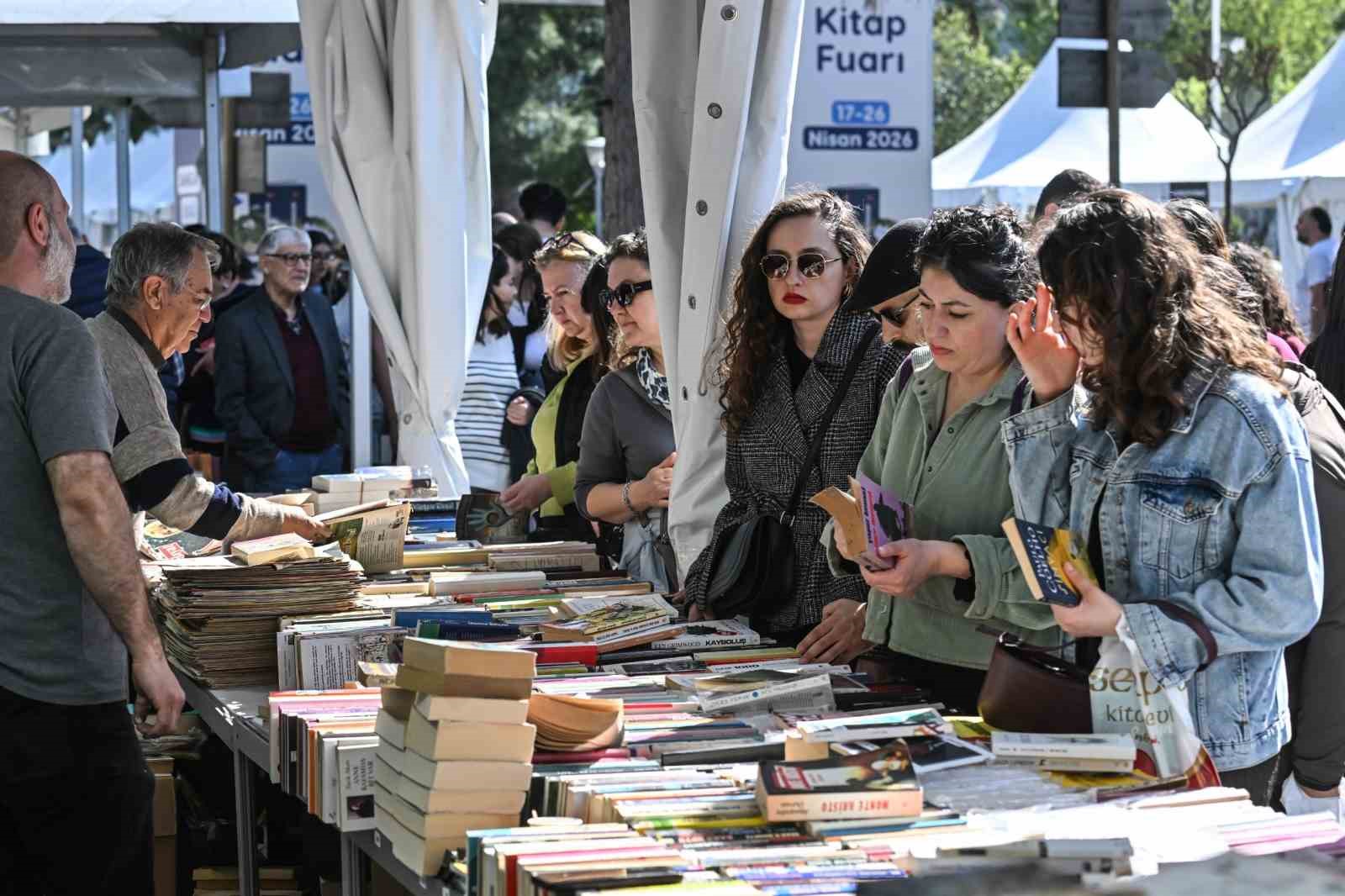 İzmirliler İZKİTAP’a akın etti 6 izmirliler izkitapa akin etti 2 aQSyjPKC