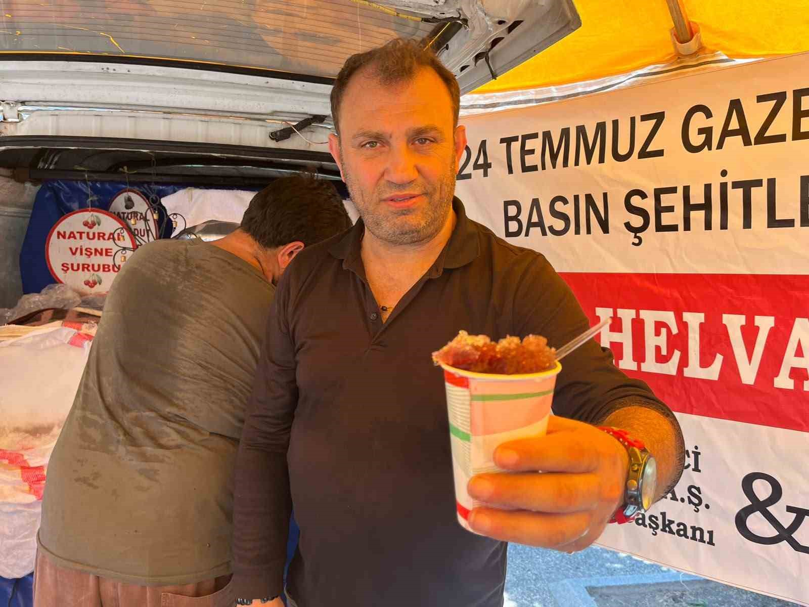 izmirliler kavurucu sicakta kar helvasi ile serinledi 0 2CHT3iAk