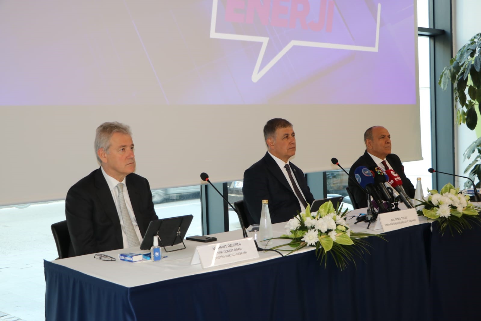 izmirmeets 2025 zirvesi basliyor 0 QUzkkbec