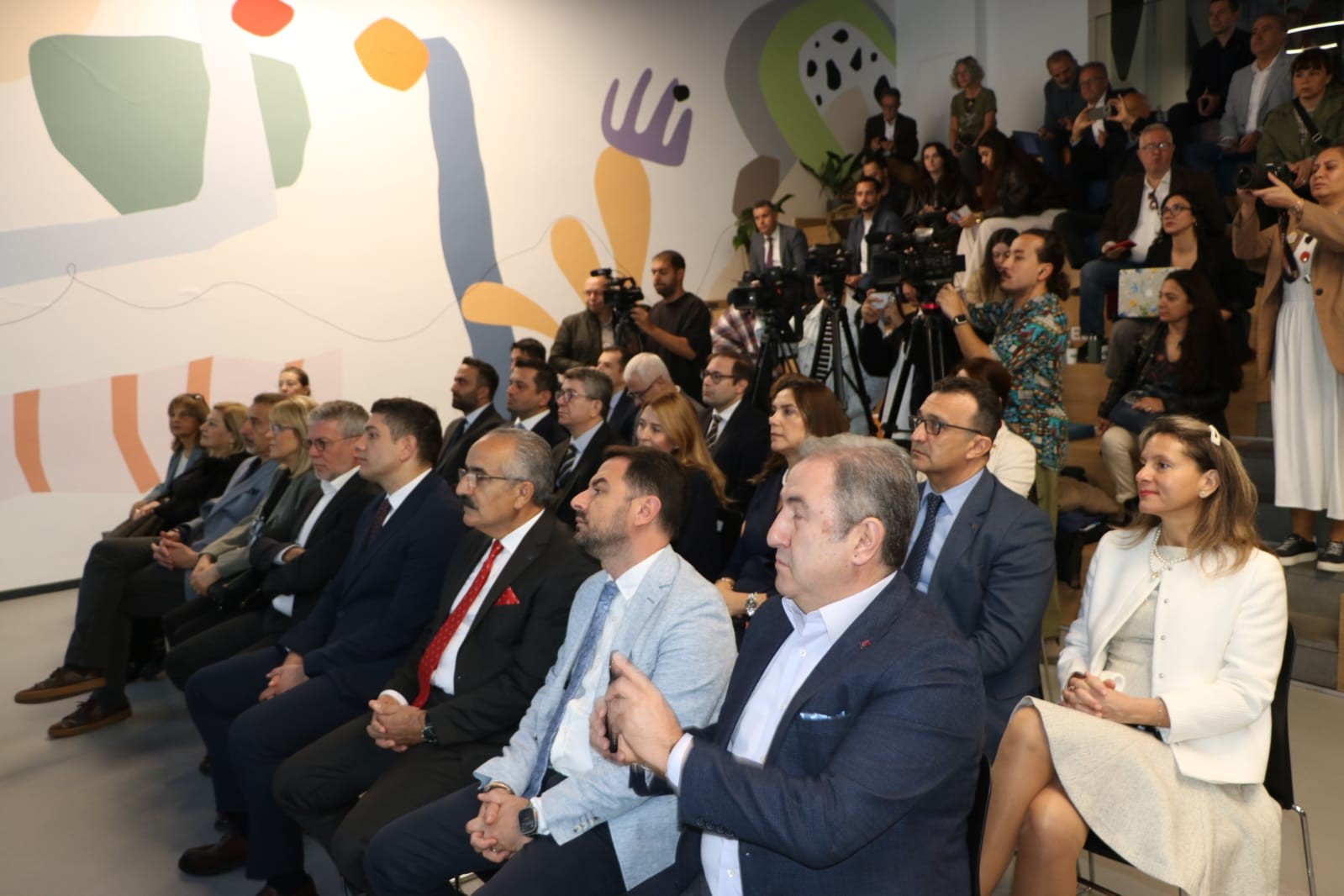 izmirmeets 2025 zirvesi basliyor 5 aCbYJrBR
