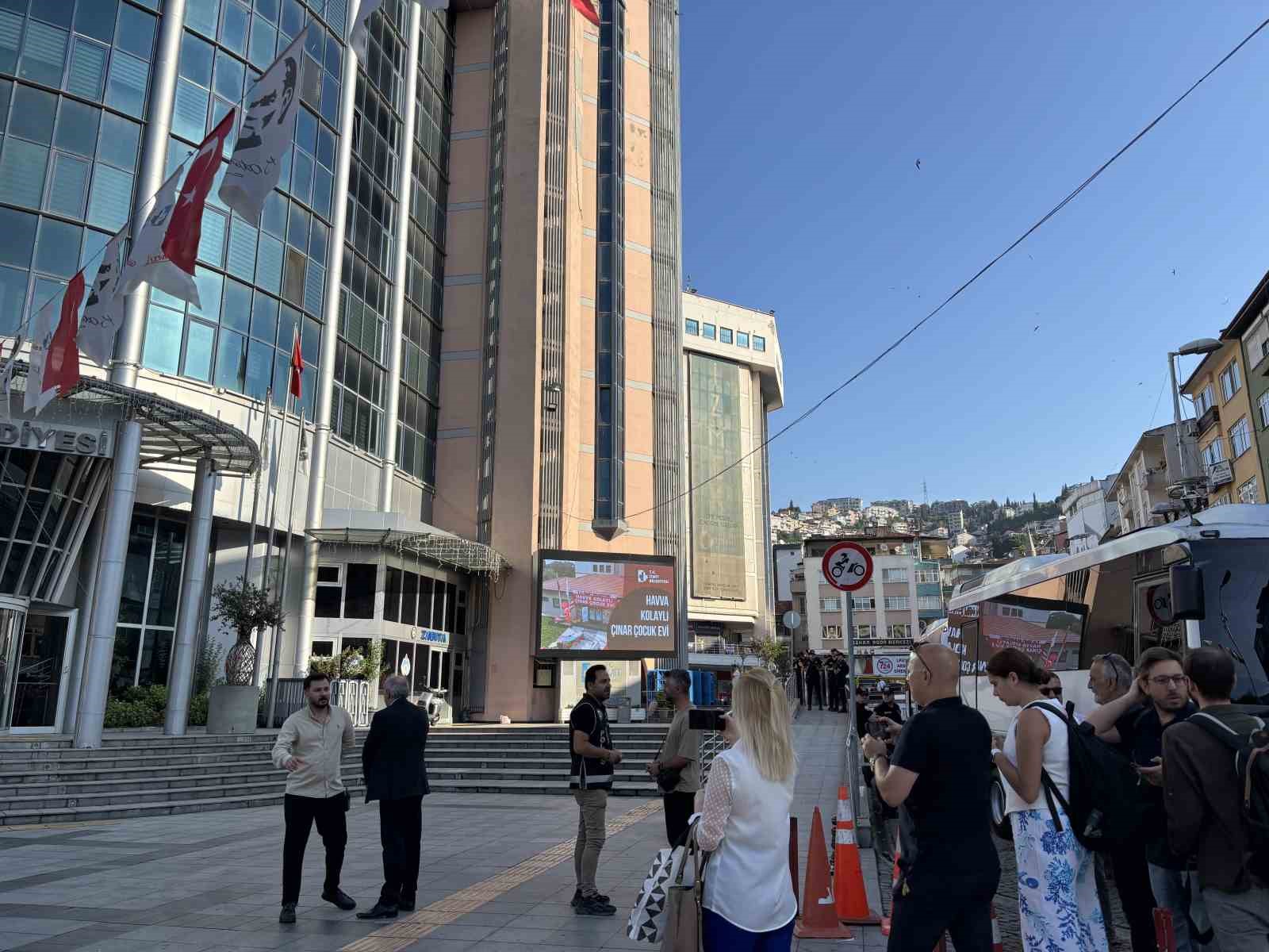 İzmit Belediye Başkanı Hürriyet ve eşi gözaltına alındı 4 izmit belediye baskani hurriyet ve esi gozaltina alindi 0 rUhqFI7F