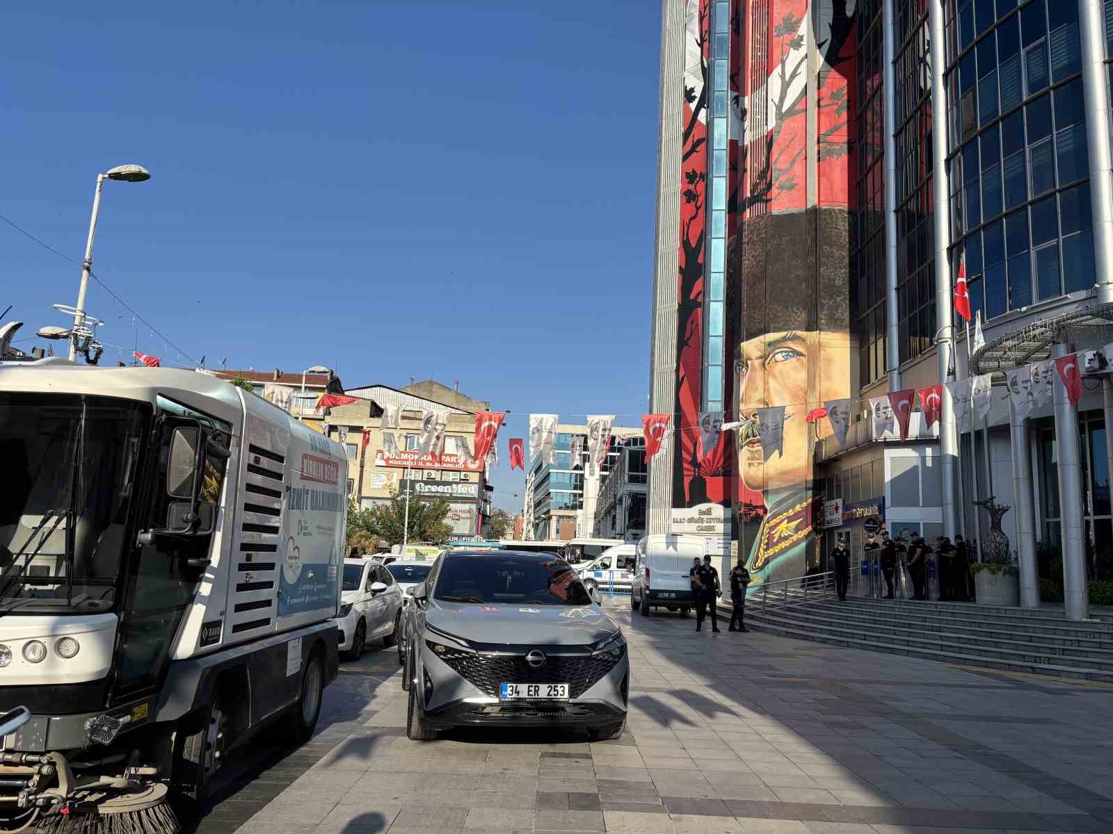İzmit Belediye Başkanı Hürriyet ve eşi gözaltına alındı 6 izmit belediye baskani hurriyet ve esi gozaltina alindi 2