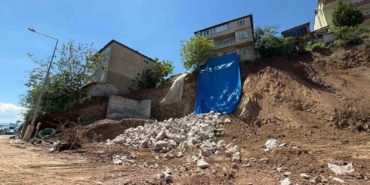 izmit-belediyesinden-56-kisiyi-evinden-eden-toprak-kaymasina-iliskin-aciklama-tAXXqaAN.jpg