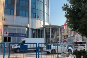 SUV araçlar kafa kafaya çarpıştı: 9 yaralı 1 thumbnail