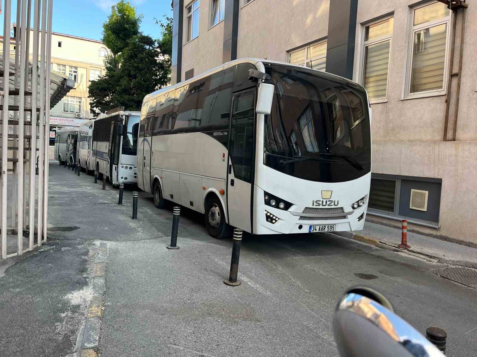 İzmit Belediyesi’ne yönelik soruşturma kapsamında gözaltına alınan şüpheliler, İstanbul’da sağlık kontrolünden geçirildi 5 izmit belediyesine yonelik sorusturma kapsaminda gozaltina alinan supheliler istanbulda saglik kontrolunden gecirildi 1 zmpNPafi