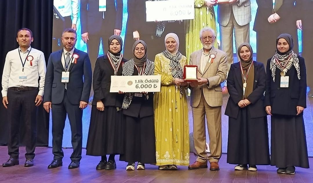 izmitli kiz ogrenciler arapca munazarada dunya ikincisi oldu 13 QFAQsKGW