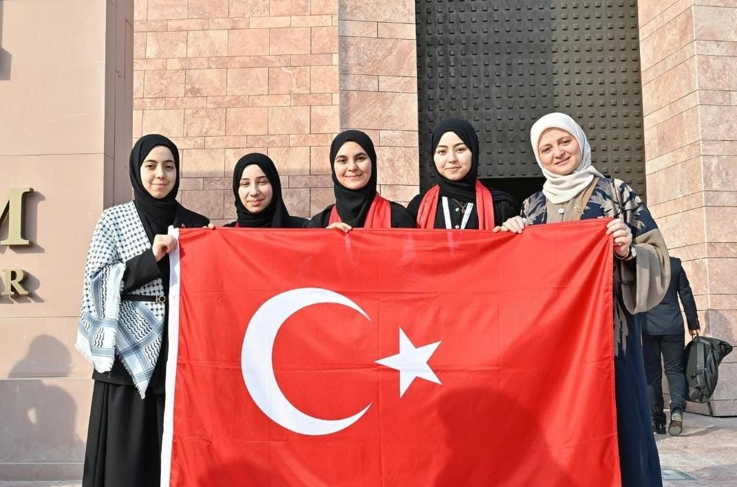 izmitli kiz ogrenciler arapca munazarada dunya ikincisi oldu 15 Afsg2Zty