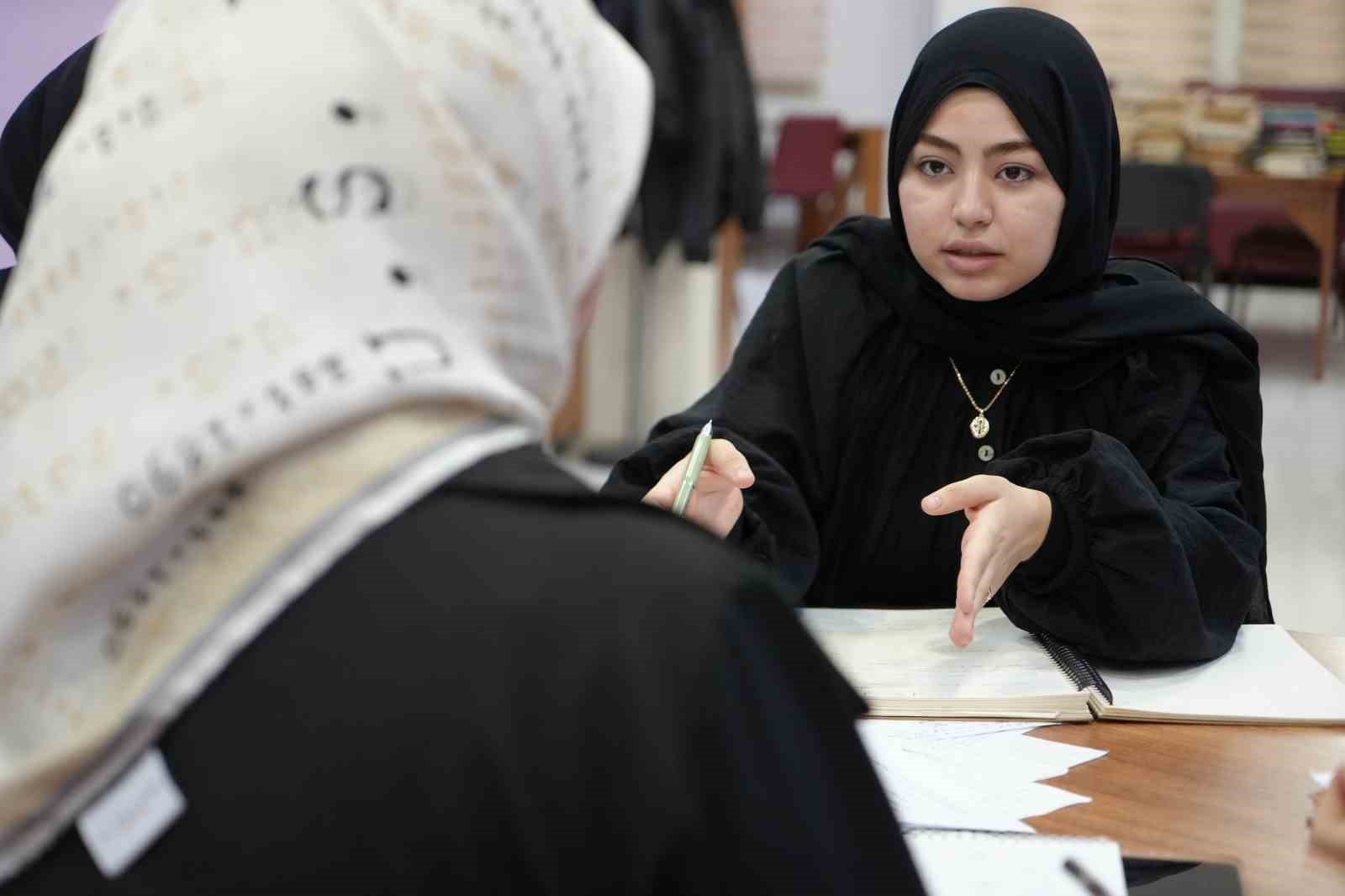 izmitli kiz ogrenciler arapca munazarada dunya ikincisi oldu 3 mvbYOMgb