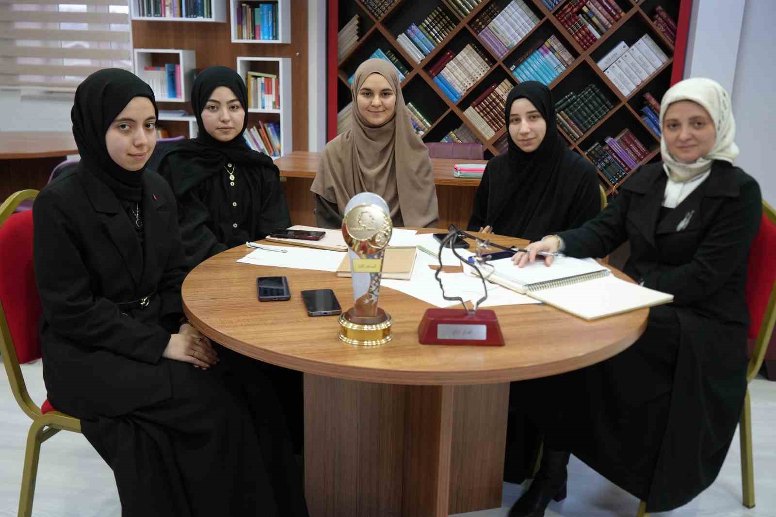 izmitli kiz ogrenciler arapca munazarada dunya ikincisi oldu 7 4NmU9qQc
