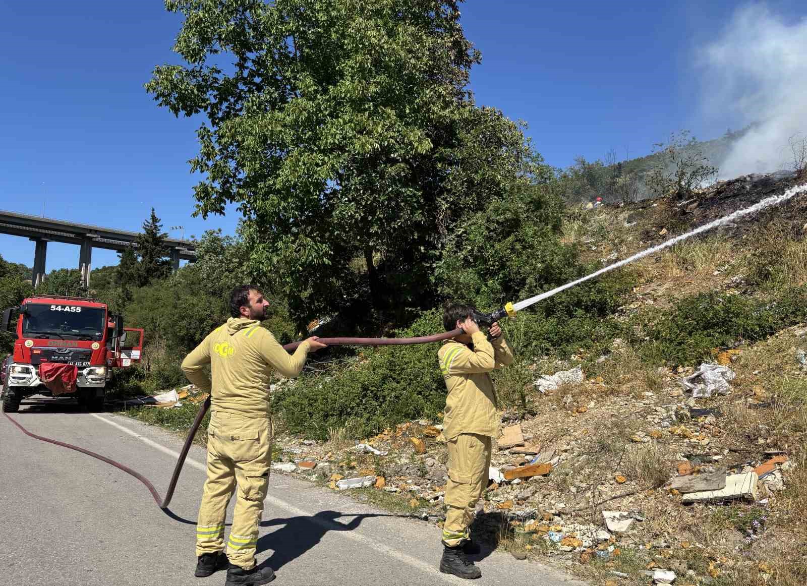 İzmit’te ağaçlık alanda yangın 5 izmitte agaclik alanda yangin 1 kRzYtU6h