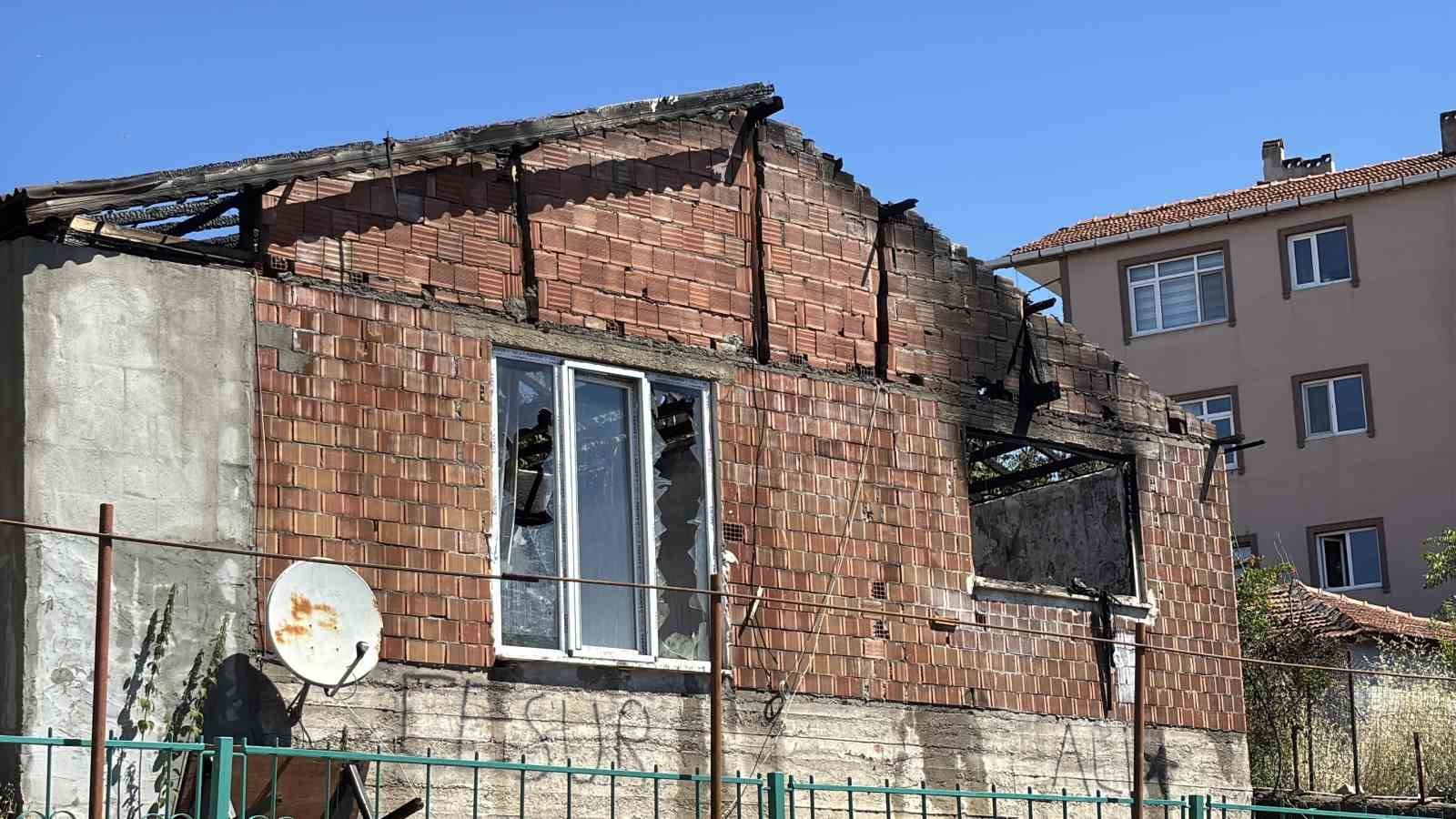 İzmit’te ev yangınında kundaklama şüphesi 4 izmitte ev yangininda kundaklama suphesi 0 WyY6c23S