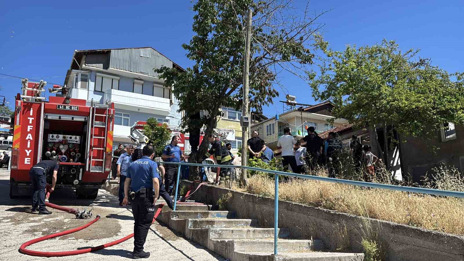 İzmit’te ev yangınında kundaklama şüphesi 7 izmitte ev yangininda kundaklama suphesi 3 qKXKvkLa