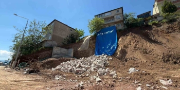 izmitte-temel-kazisi-56-kisiyi-evinden-etti-5iqLshFJ.jpg