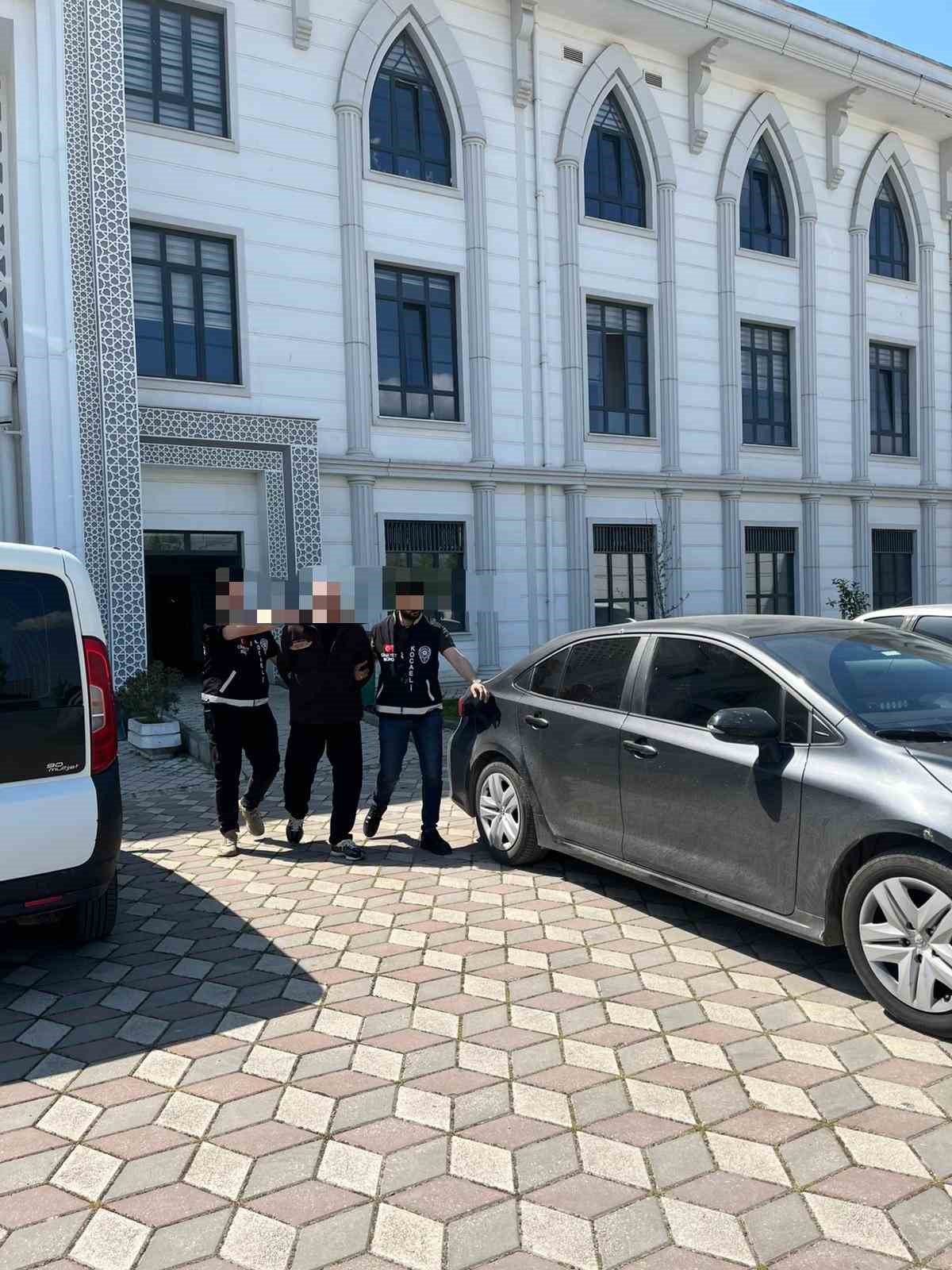 İzmit’teki eğlence mekanına silahlı saldırıyla ilgili tutuklu sayısı 14’e yükseldi 5 izmitteki eglence mekanina silahli saldiriyla ilgili tutuklu sayisi 14e yukseldi 1 Twhk4sWF