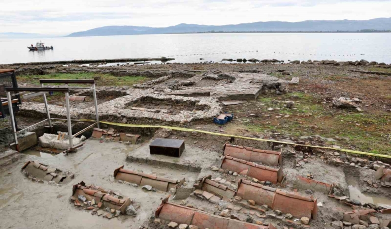 iznik-bazilikasi-ziyarete-acildi-ZvZFdFLe.jpg
