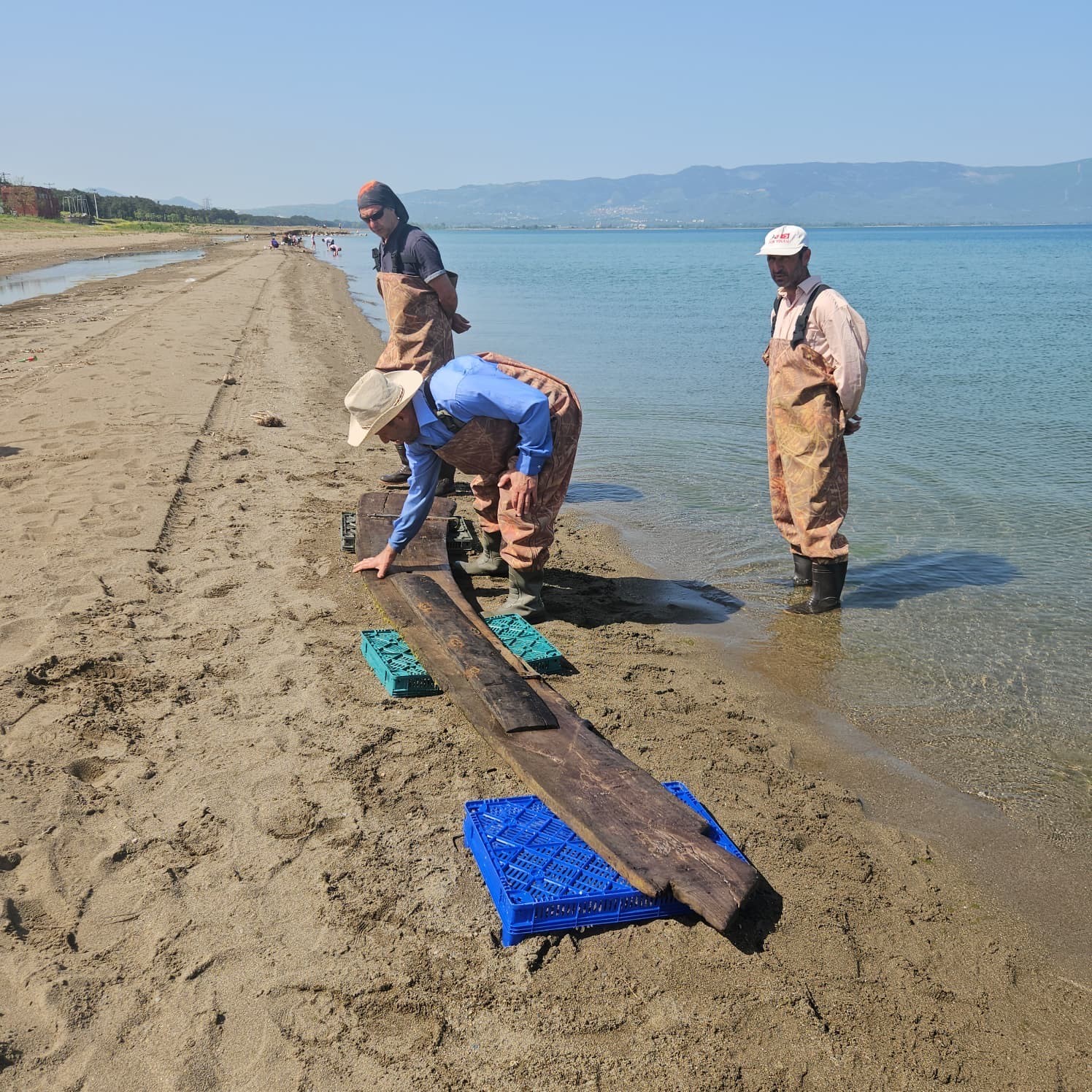 İznik Gölü’nde balıkçıların ağına tarihi gemi dümeni takıldı 5 iznik golunde balikcilarin agina tarihi gemi dumeni takildi 1 ql8lXK5Y