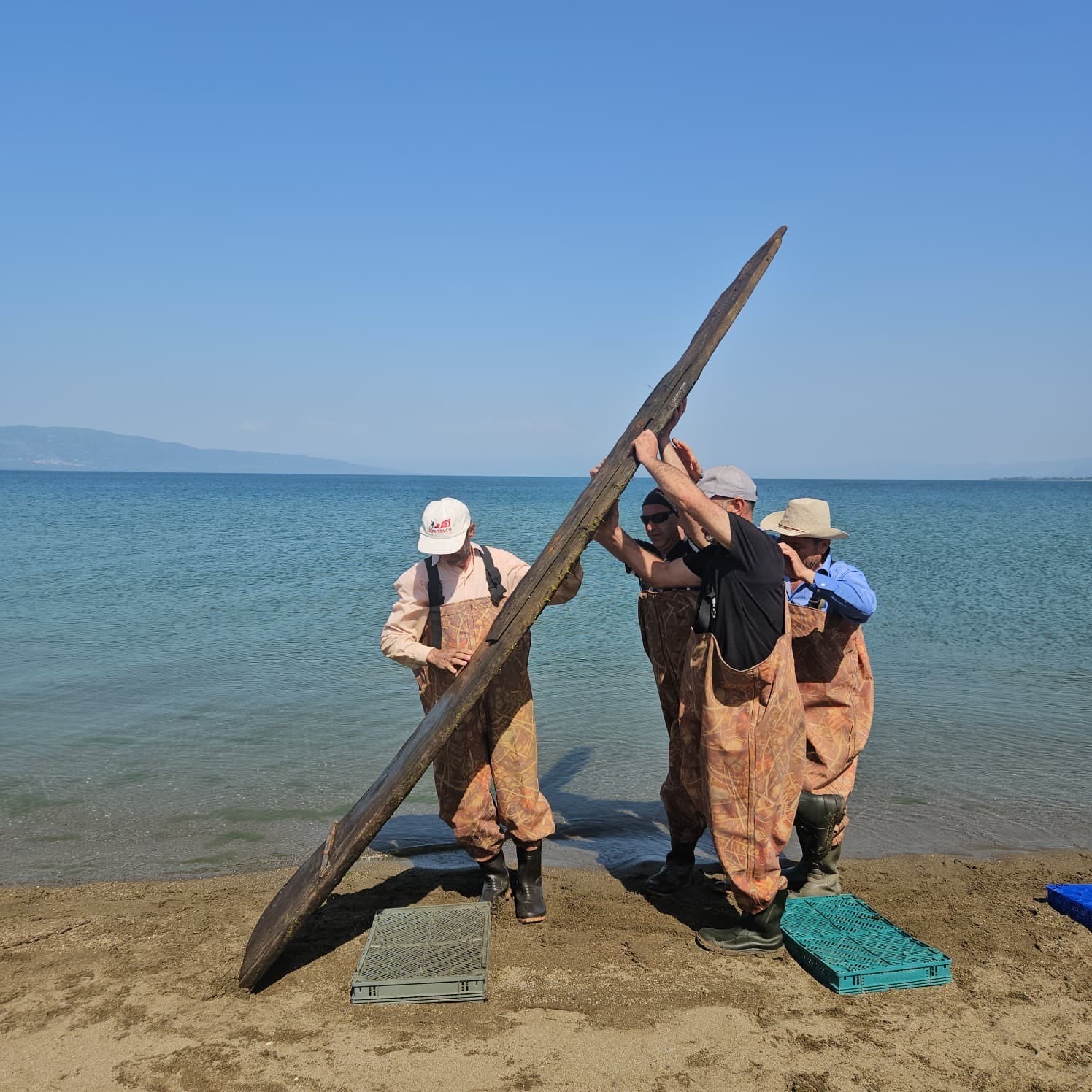 İznik Gölü’nde balıkçıların ağına tarihi gemi dümeni takıldı 7 iznik golunde balikcilarin agina tarihi gemi dumeni takildi 3 kvHf18k3
