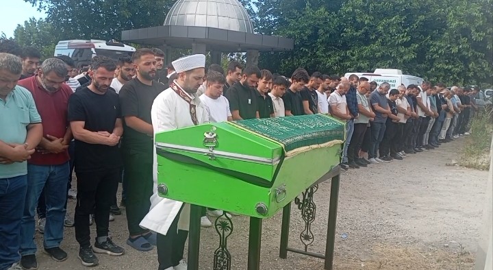 İznik Gölü’nde hayatını kaybeden genç son yolculuğuna uğurlandı 4 iznik golunde hayatini kaybeden genc son yolculuguna ugurlandi 0