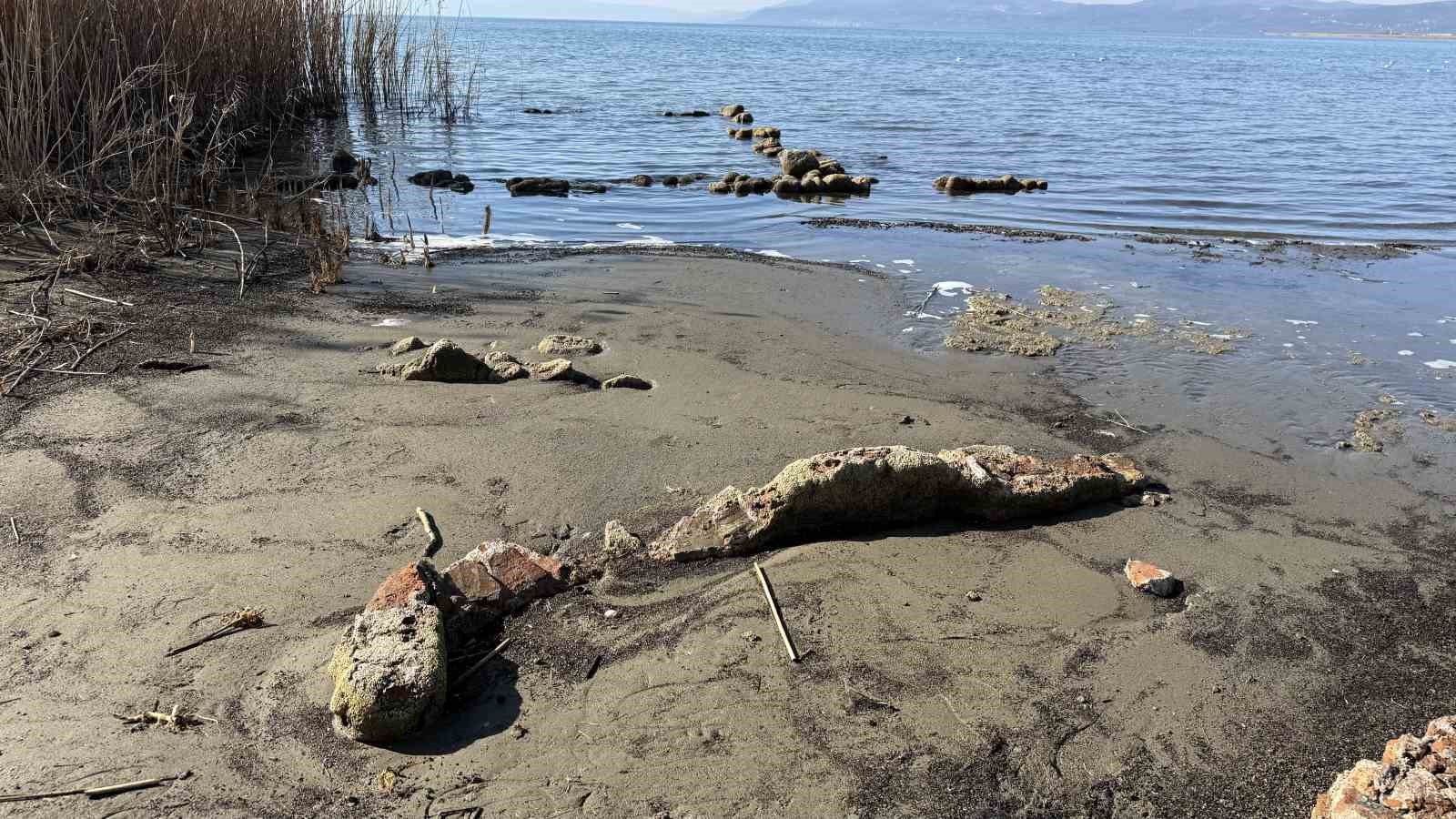 iznik golunde sular cekildibir tarihi eser gunyuzune cikti 7 FszPiJXT