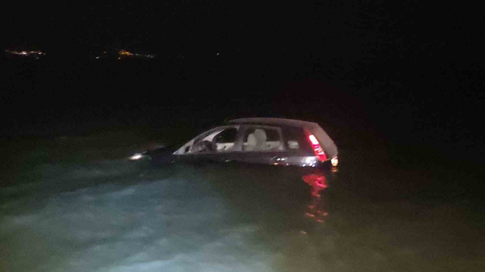 iznik golune ucan otomobilde can pazari 7 pzeYSX96