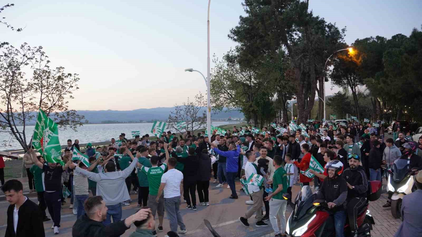 iznik sahili yesil beyaza boyandi 4 iOcJ5bhD