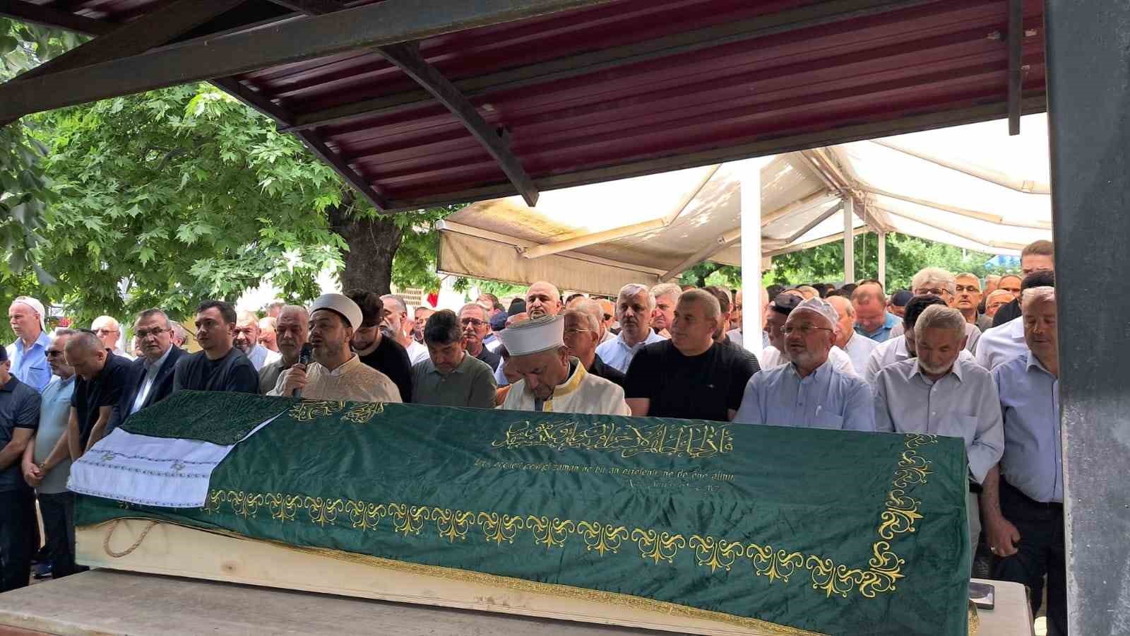 İznikli iş insanı Ahmet Kara son yolculuğuna uğurlandı 4 iznikli is insani ahmet kara son yolculuguna ugurlandi 0 IpDLKW9c