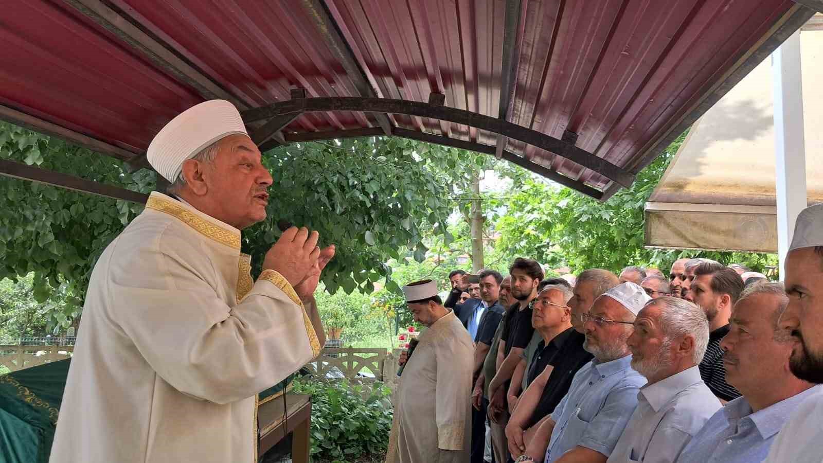 İznikli iş insanı Ahmet Kara son yolculuğuna uğurlandı 5 iznikli is insani ahmet kara son yolculuguna ugurlandi 1 qqYyTwpC