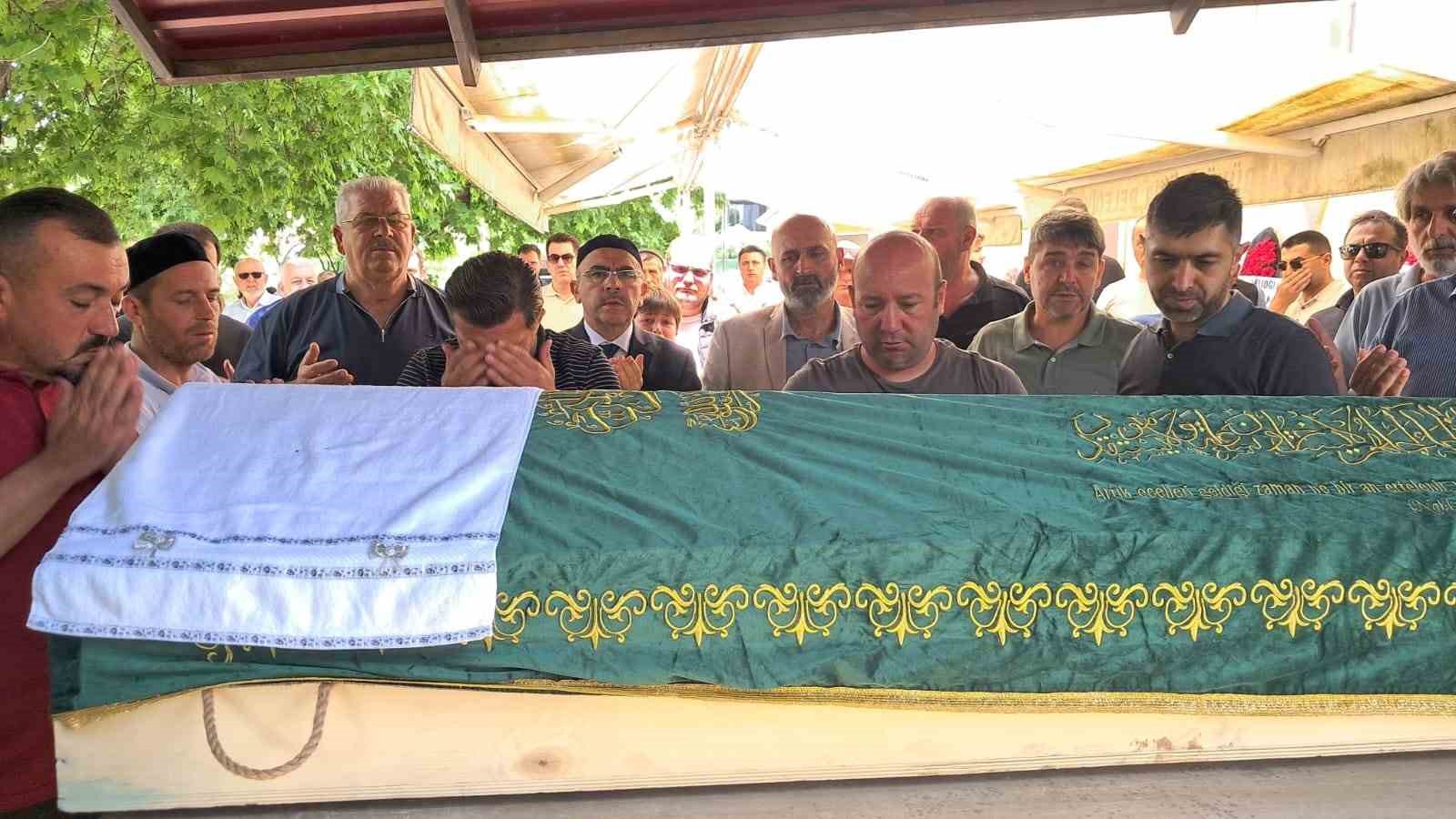 İznikli iş insanı Ahmet Kara son yolculuğuna uğurlandı 7 iznikli is insani ahmet kara son yolculuguna ugurlandi 3 KKR3QXGs