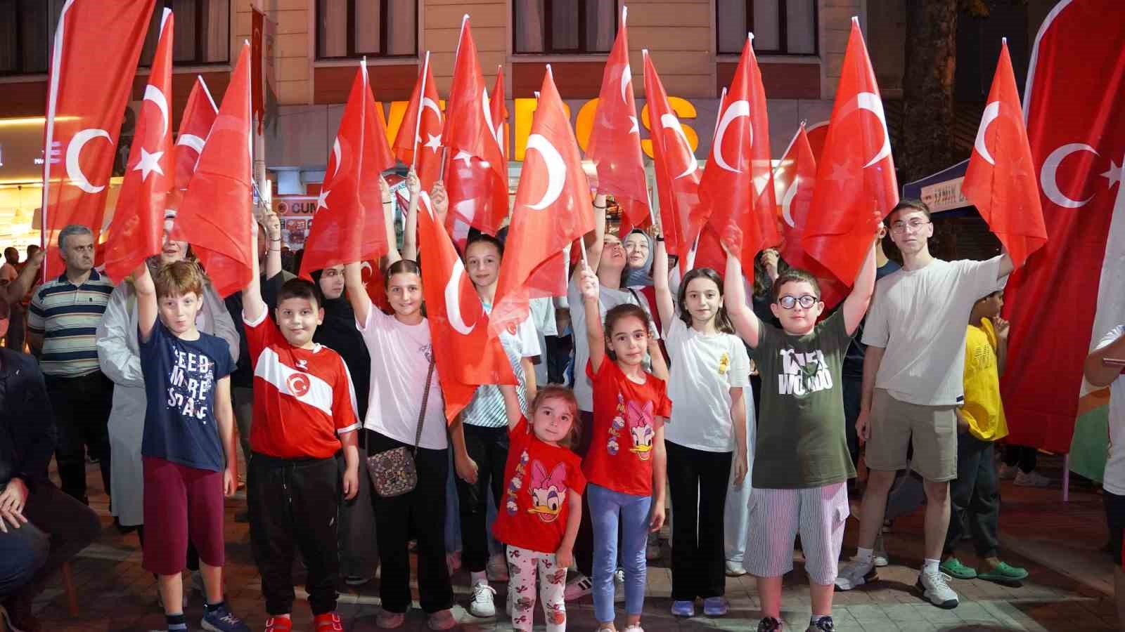 İznikliler meydana akın etti 5 iznikliler meydana akin etti 1 iQJEHV7Q