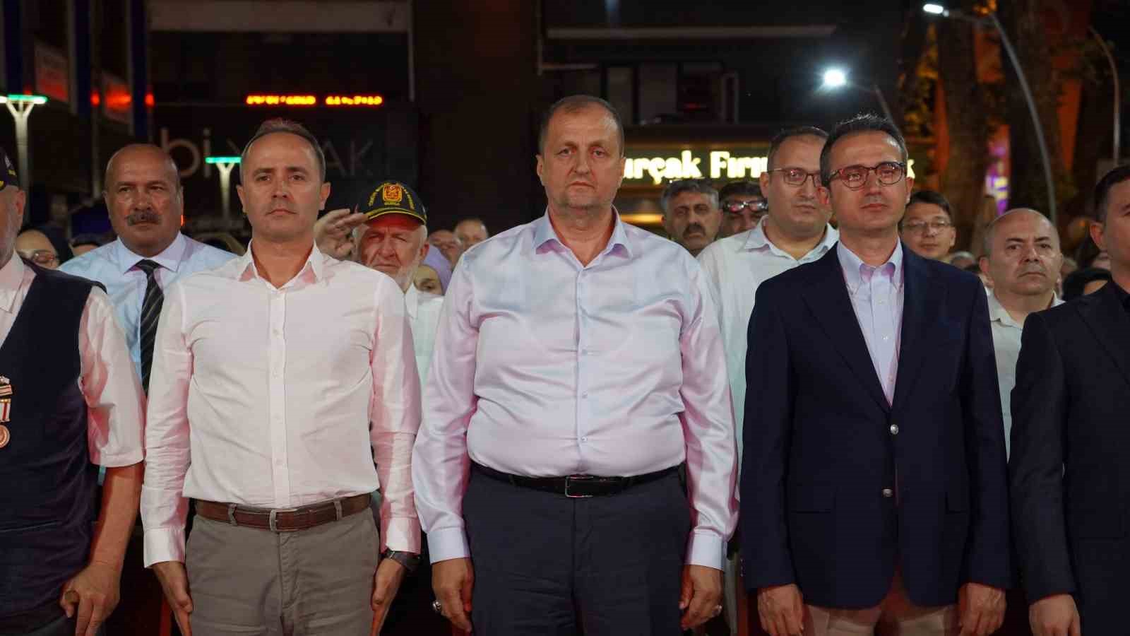 İznikliler meydana akın etti 8 iznikliler meydana akin etti 4 TvAdAInX