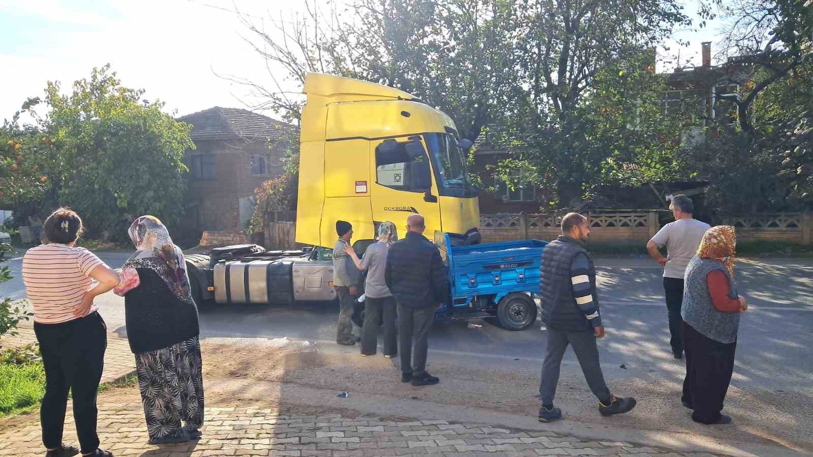 iznikte elektrikli bisiklet ile tir carpisti 1 yarali 1 14Gv1km3