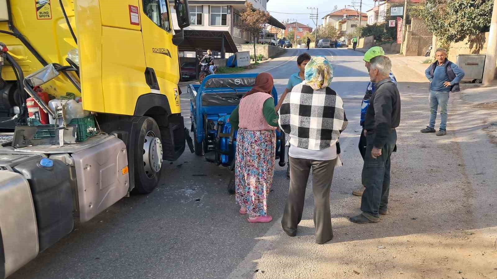 iznikte elektrikli bisiklet ile tir carpisti 1 yarali 2 iznwddew