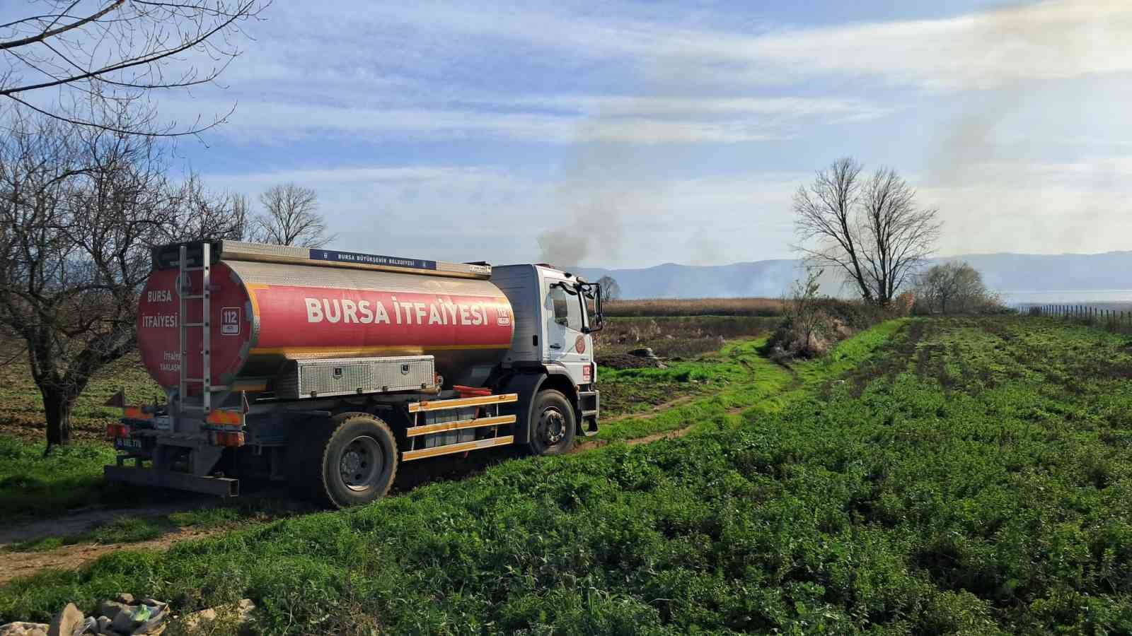 iznikte ruzgarla birlikte sazlik yangini buyuyor 1 CrZLRePv