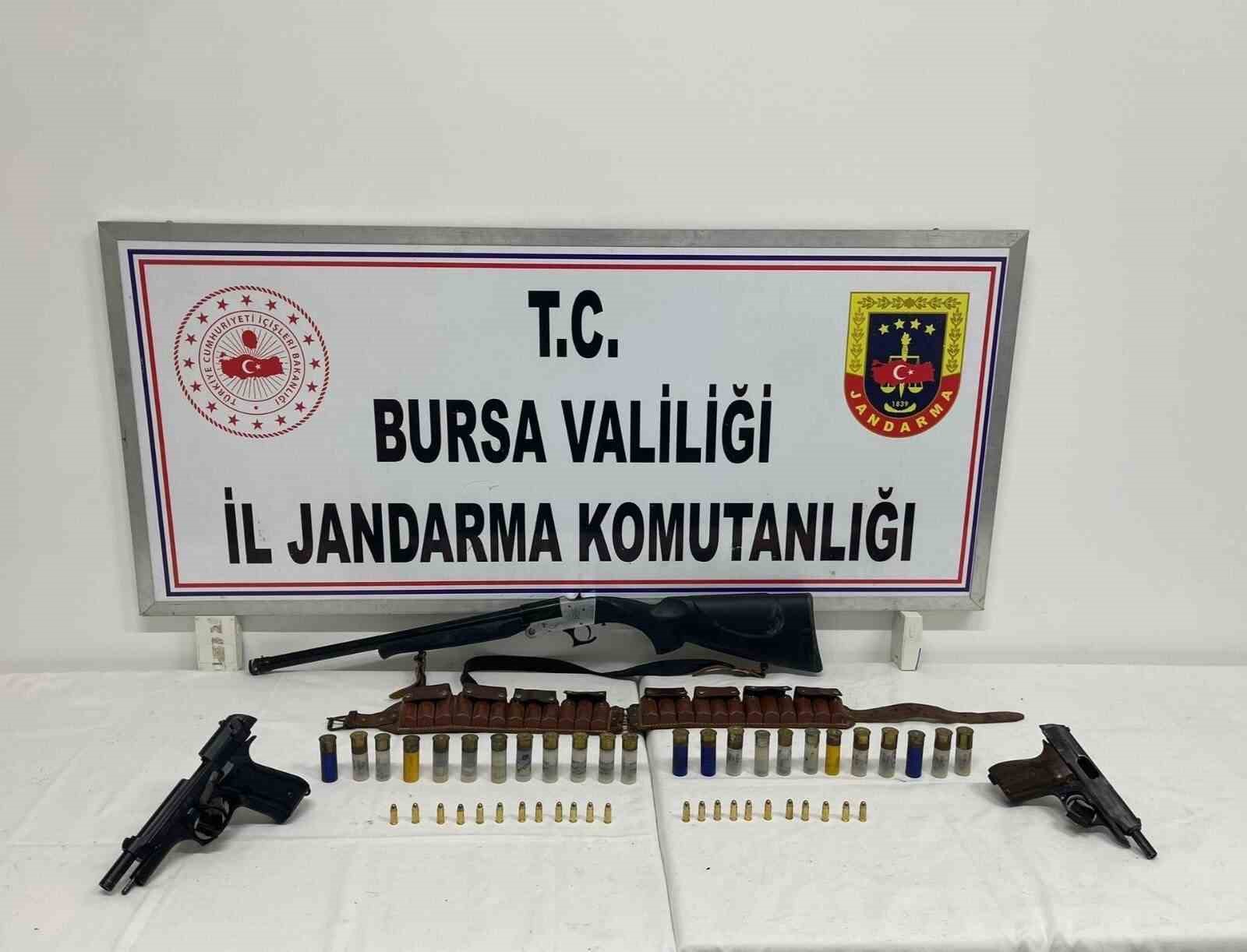 iznikte suphelinin evinden tabanca ve av tufegi cikti 0 yKk6v34K