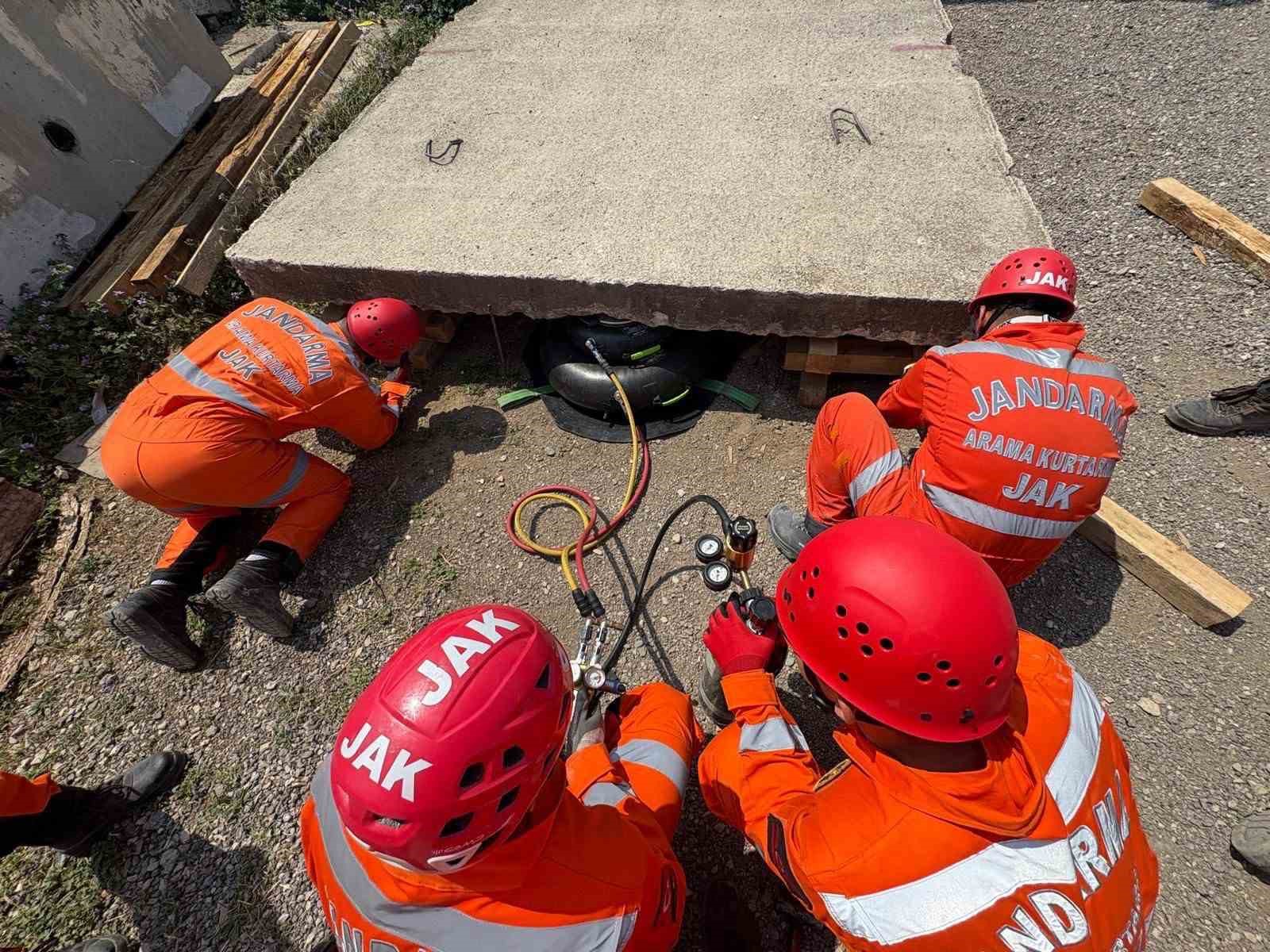 jak timleri egitimlerine araliksiz devam ediyor 2 ltRvkank
