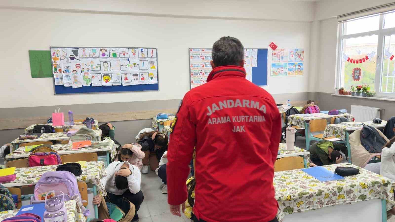 jaktan ogrencilere deprem farkindalik egitimi 3 EL7Hbpsi