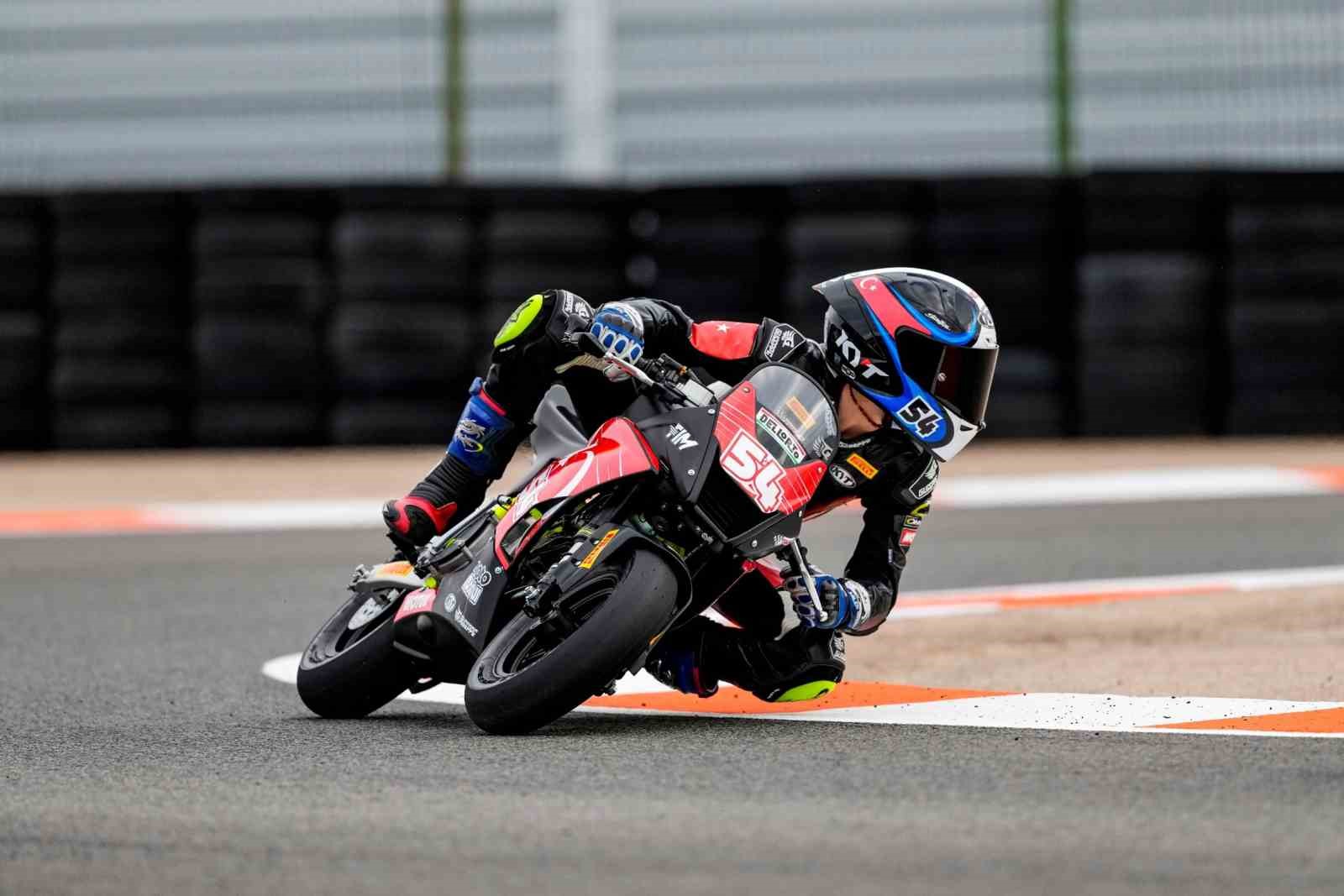 jakub kornfeil uzay alp urcanin antrenoru oldu 0 UfrkFIAg