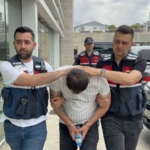 jandarma-bagajdaki-boya-kutularinda-2-bin-653-uyusturucu-hap-ele-gecirdi-xTepWFT9.jpg