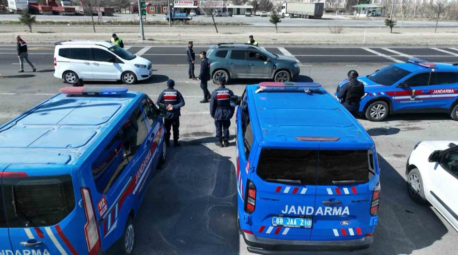 jandarma bayram oncesi denetimlerini arttirdi 3 mPOR1ykh