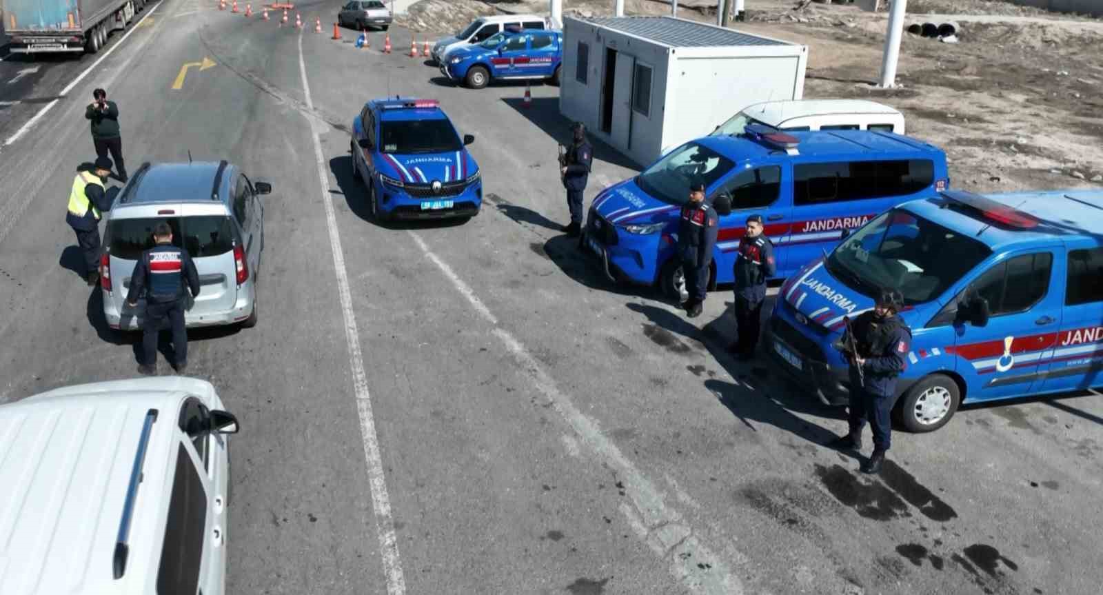 jandarma bayram oncesi denetimlerini arttirdi 5 HDTjeLXE