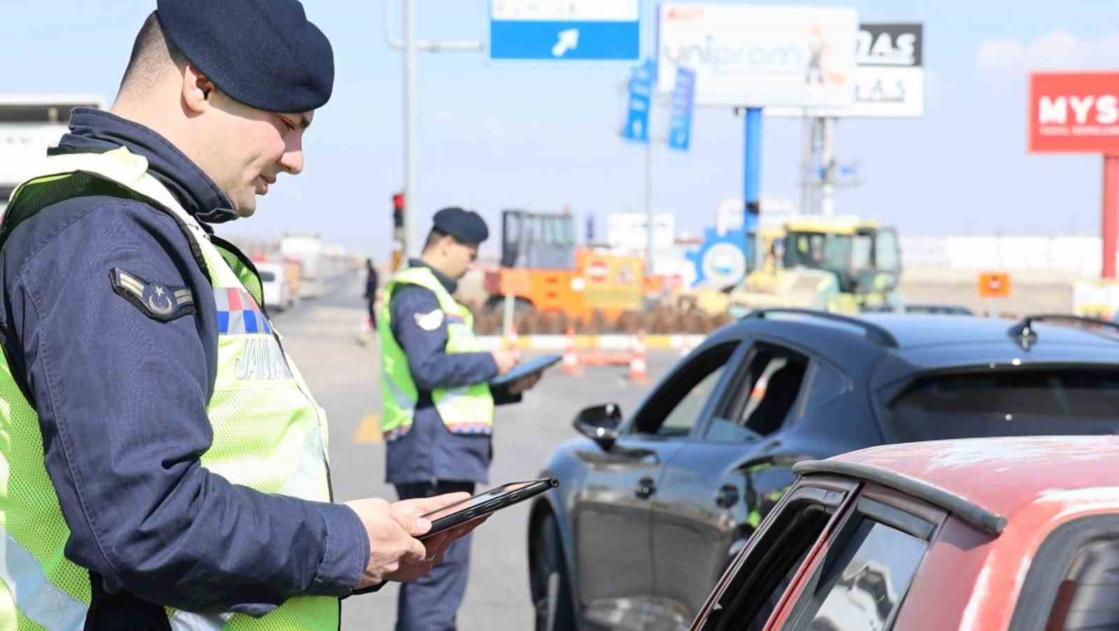 jandarma bayram oncesi denetimlerini arttirdi 7