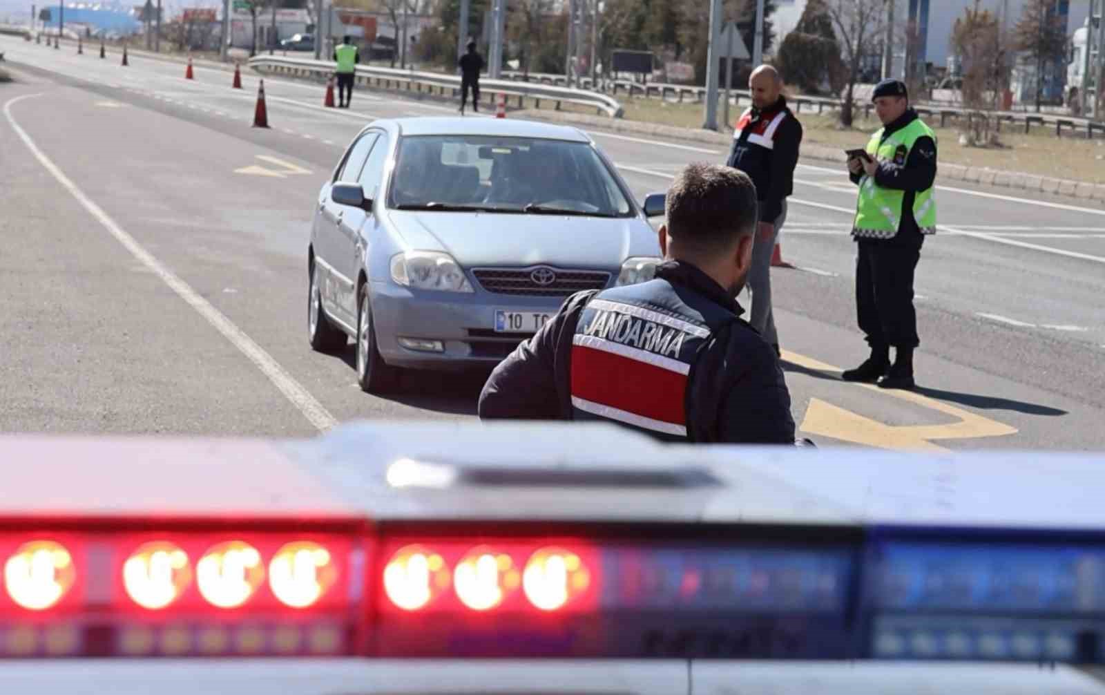 jandarma bayram oncesi denetimlerini arttirdi 9 BBY8GSTz