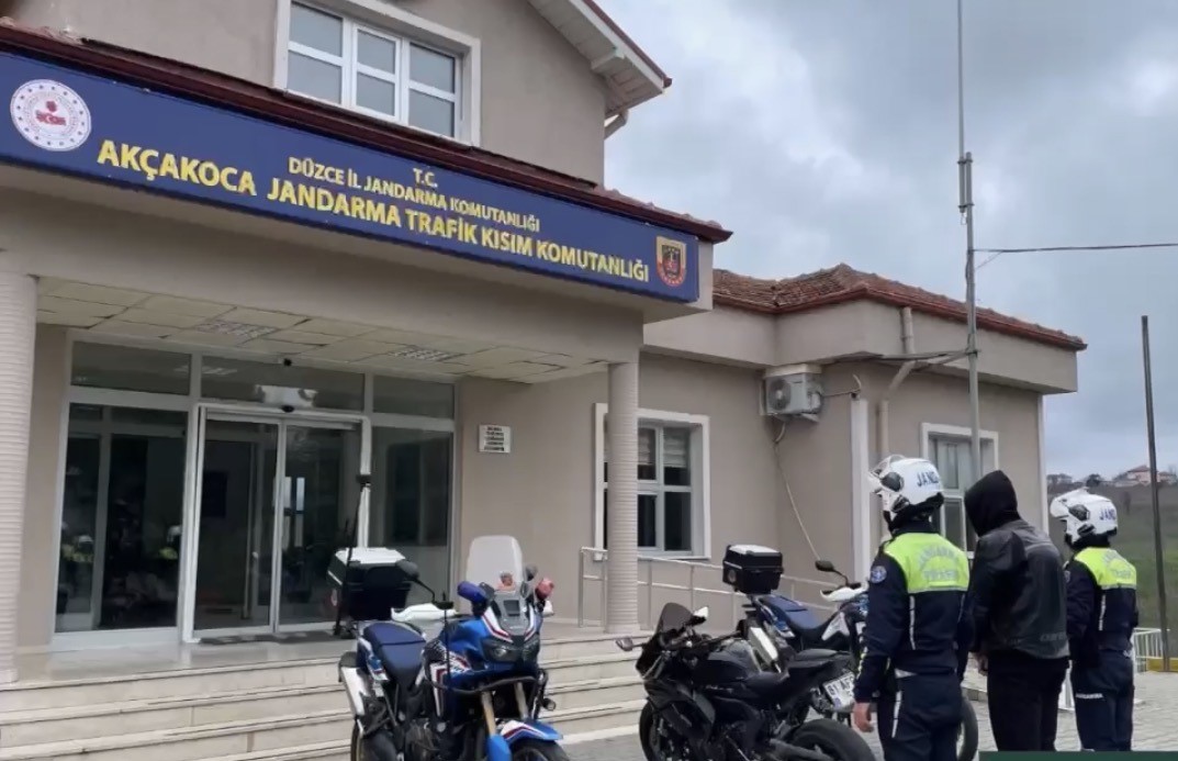 Jandarma çevirmesinden kaçtığı anları sosyal medyada paylaştı, kısa sürede yakalandı 4 jandarma cevirmesinden kactigi anlari sosyal medyada paylasti kisa surede yakalandi 0