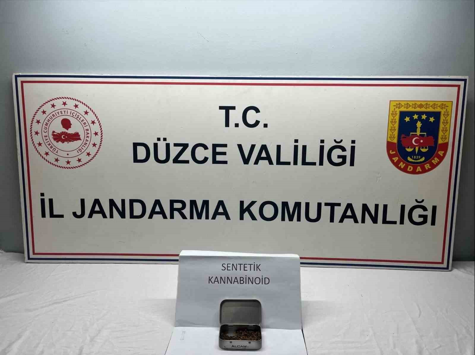 Jandarma devriye sırasında yakaladı, üzerinden uyuşturucu çıktı 5 jandarma devriye sirasinda yakaladi uzerinden uyusturucu cikti 1 IiwH7zV4