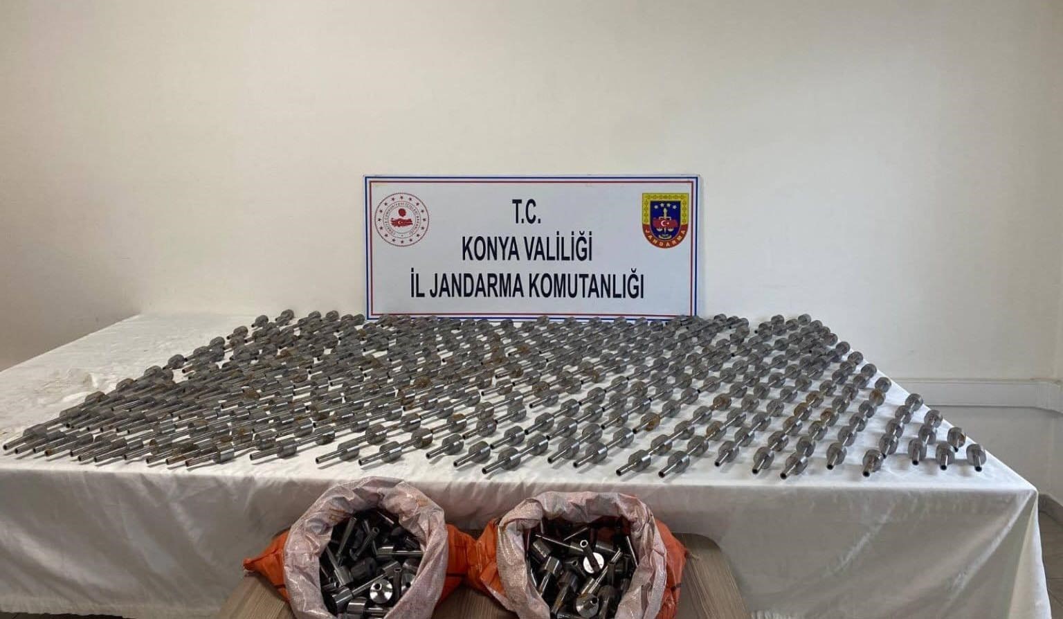 jandarma ekipleri 586 adet tabanca namlusu ele gecirdi 0 sb3MFeJz