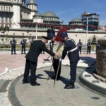 jandarma-genel-komutanliginin-187nci-kurulus-yil-donumunde-taksim-cumhuriyet-anitina-celenk-birakildi-alGHxZWI.jpg
