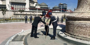 jandarma-genel-komutanliginin-187nci-kurulus-yil-donumunde-taksim-cumhuriyet-anitina-celenk-birakildi-alGHxZWI.jpg