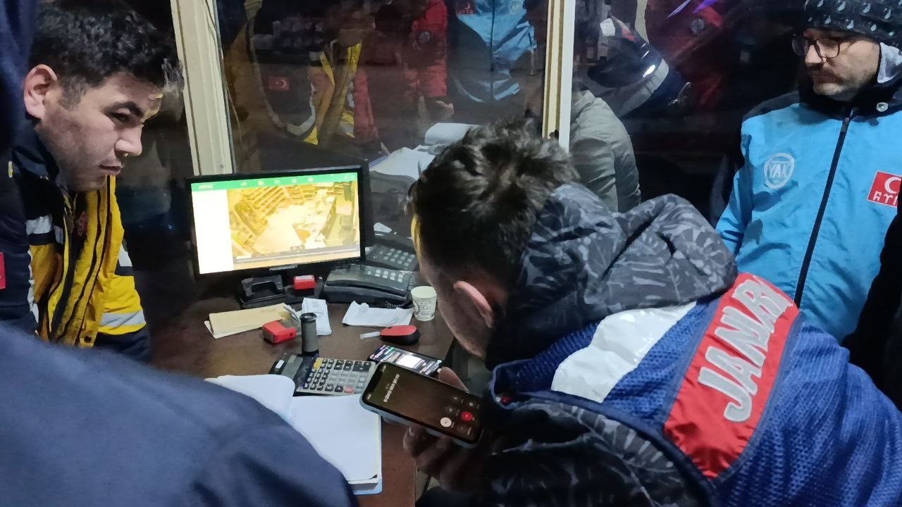 jandarma kayip kadini telefonla ulasarak buldu 5 WBF2XLHU